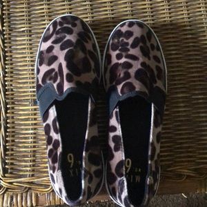 Mix No. 6 leopard slides.